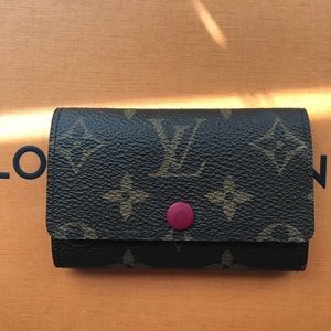 Sold- Louis Vuitton 6 ring key holder